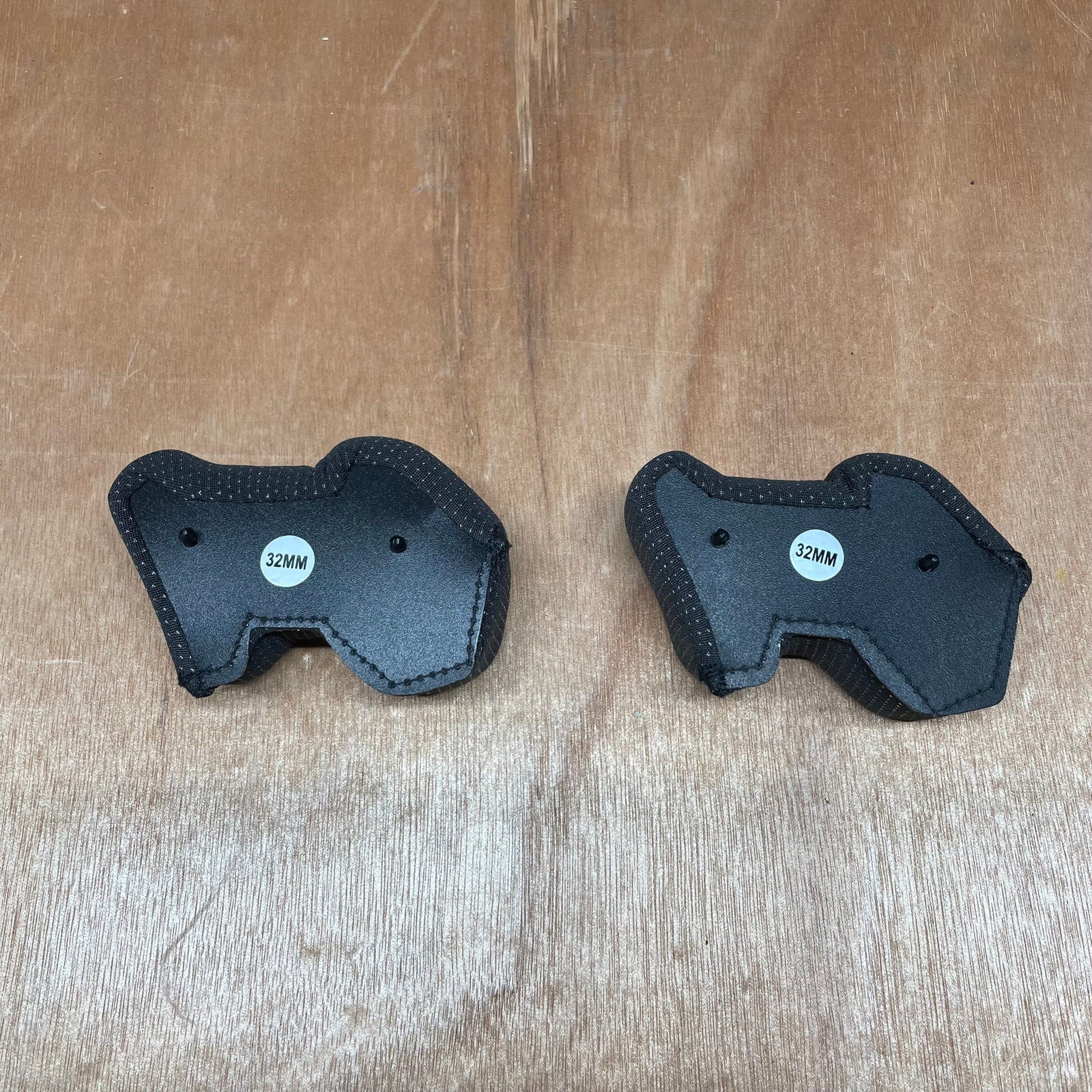 100% Helmet Parts 32mm 100% Trajecta Cheek Pads 106141